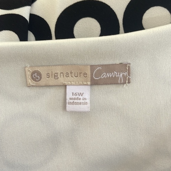 Camryn black and white lined midi dress with keyhole neckline. Size 16W - Picture 7 of 10